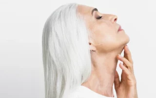 À partir de quel âge peut-on envisager un lifting cervico-facial